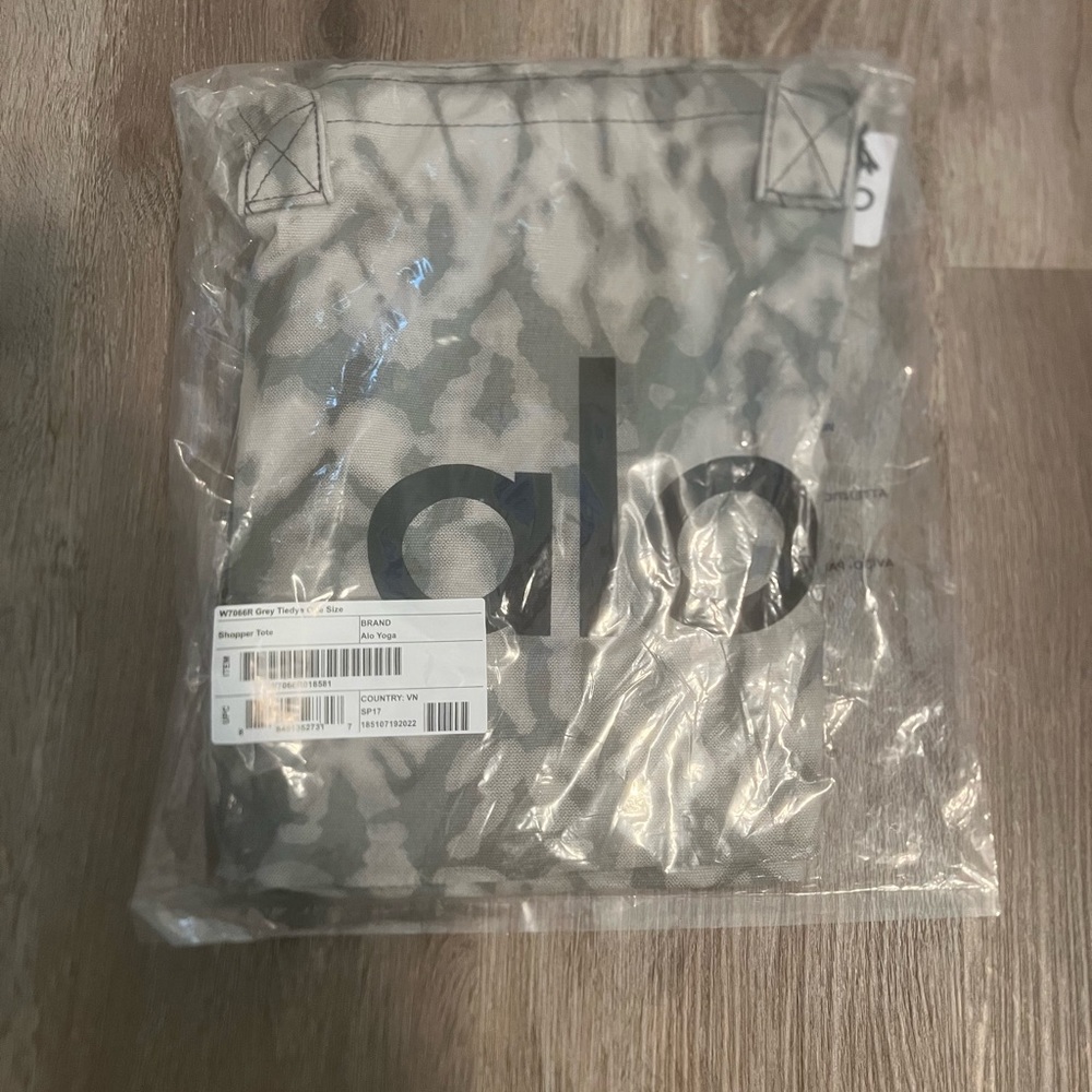 NWT Alo tie-dye packable tote, gray & white